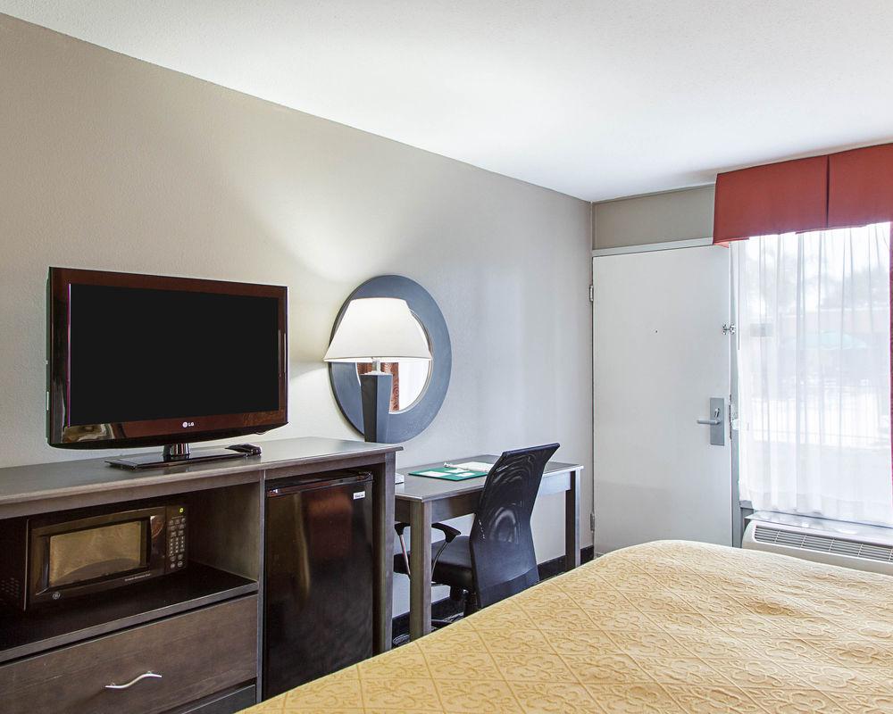 Motel 6-La Place, La Exterior photo