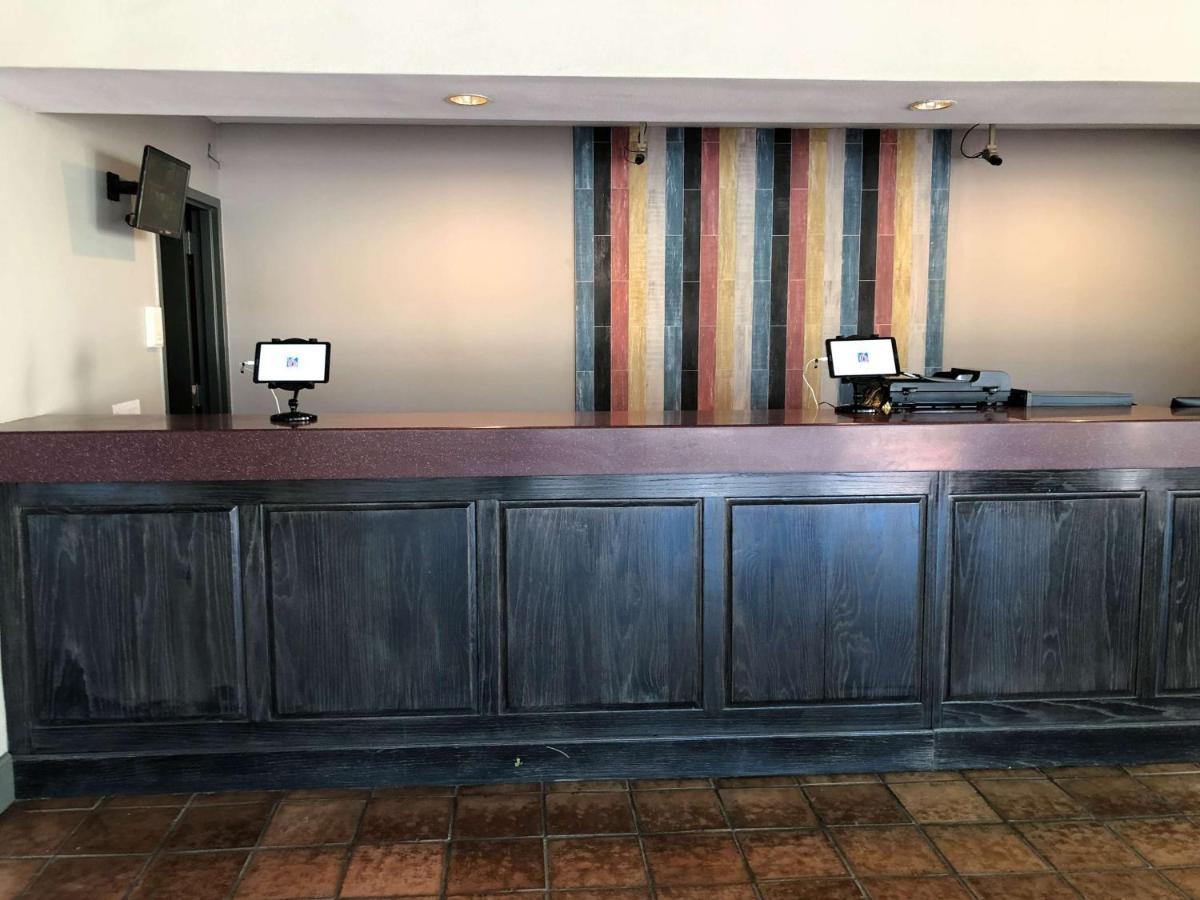 Motel 6-La Place, La Exterior photo