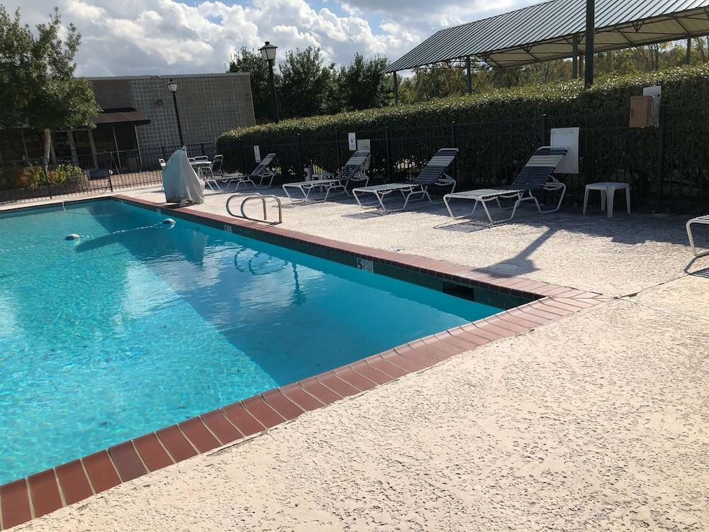 Motel 6-La Place, La Exterior photo